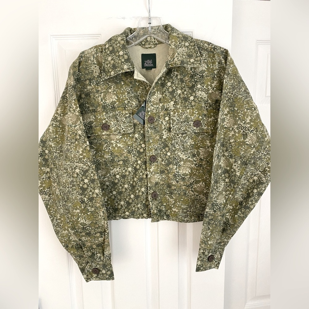 NWT Wild Fable Green Floral Cropped Button Up Jacket